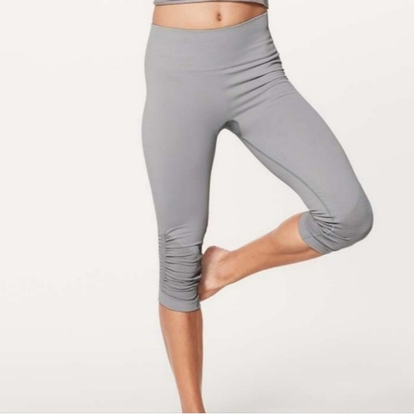 Lululemon In The Flow rusched capri seamless leggings in light gray - Picture 1 of 10